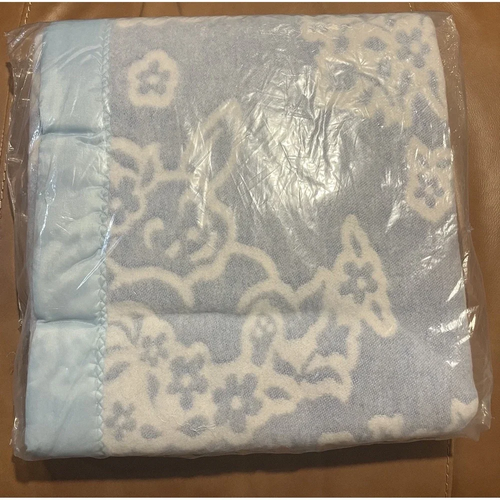 VTG Beacon Range 4 Baby Blanket Blue White Scroll Satin Trim NOS Factory Sealed
